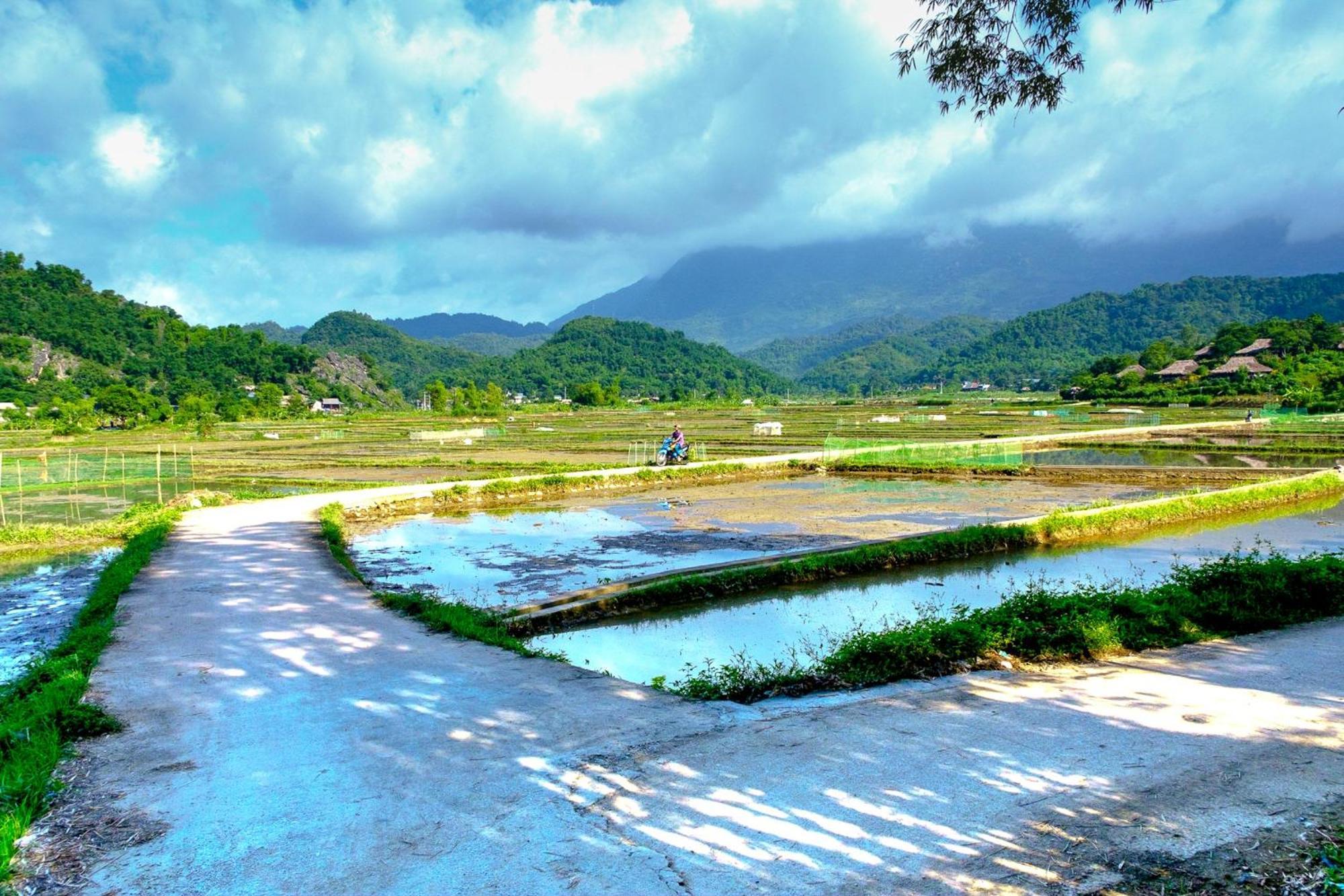 Nha Tan - Mai Chau Homestay And Tours Mai Châu Exterior foto